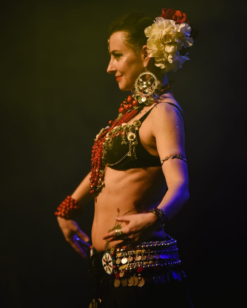 Інструктор Оксана в сценічному костюмі Tribal Fusion Belly Dance
